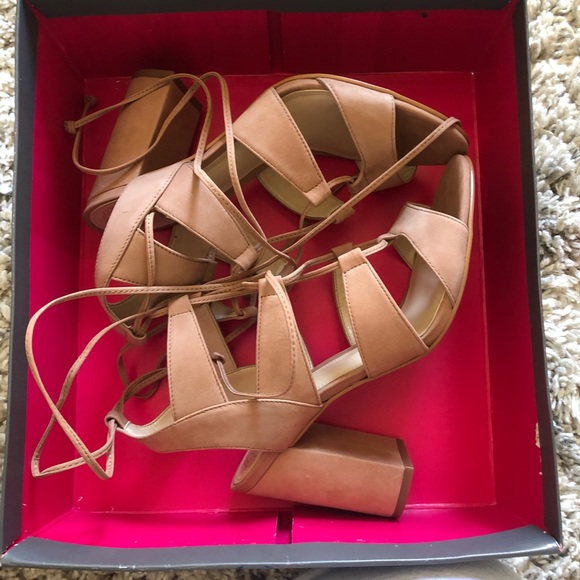 Lace up heels - Picture 2 of 6